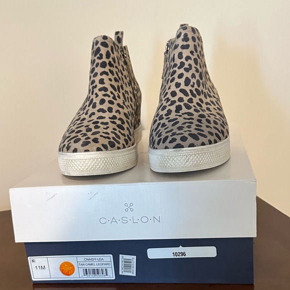 Caslon Aidy water resistant wedge sneaker with box. - Picture 1 of 6